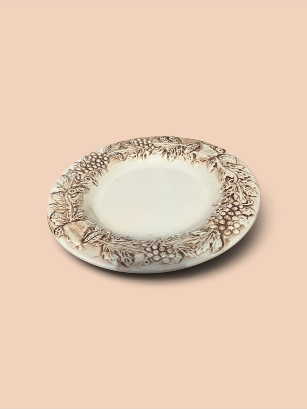 Vintage-Style Cream Ceramic Decorative Plate with Grape Motif